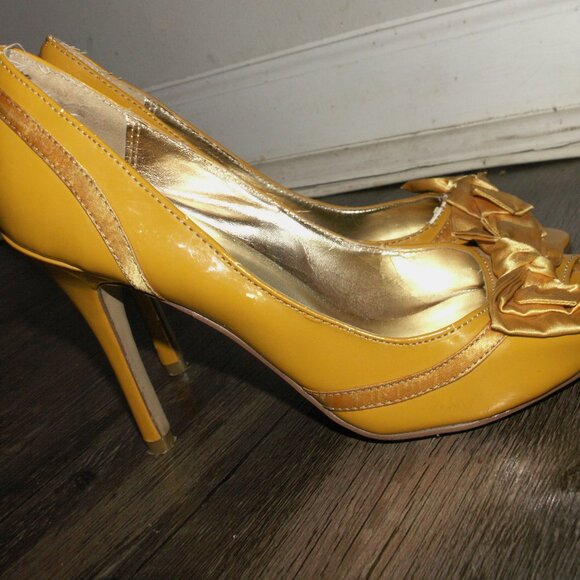 "Dericia Stiletto Heels with Bow" or "Delicious Shoes Cielo Dress Shoes" - Picture 1 of 5